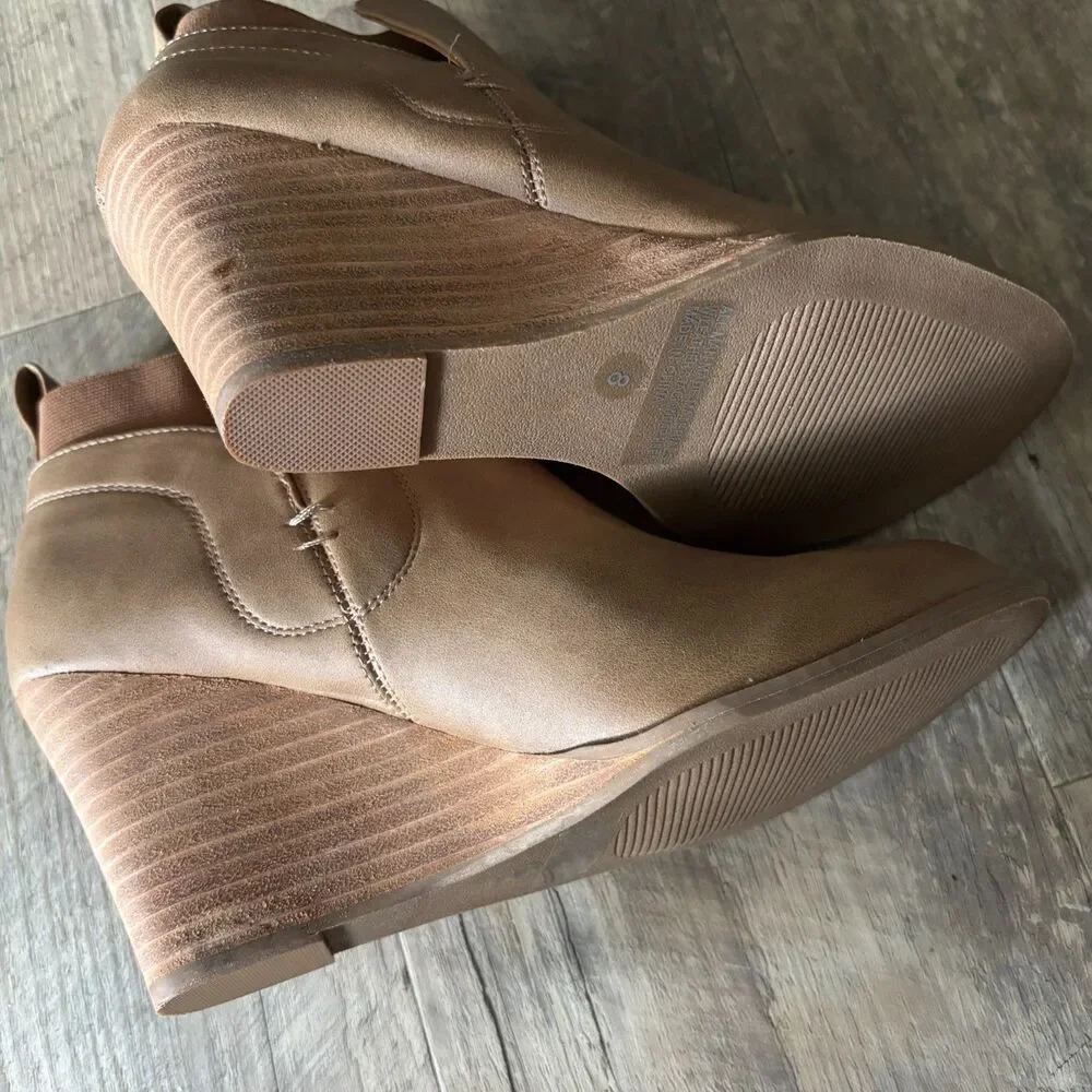 Dolce Vita Women's Size 8 Taupe Wedge Ankle Booties Stacked Heel Slip On Boots